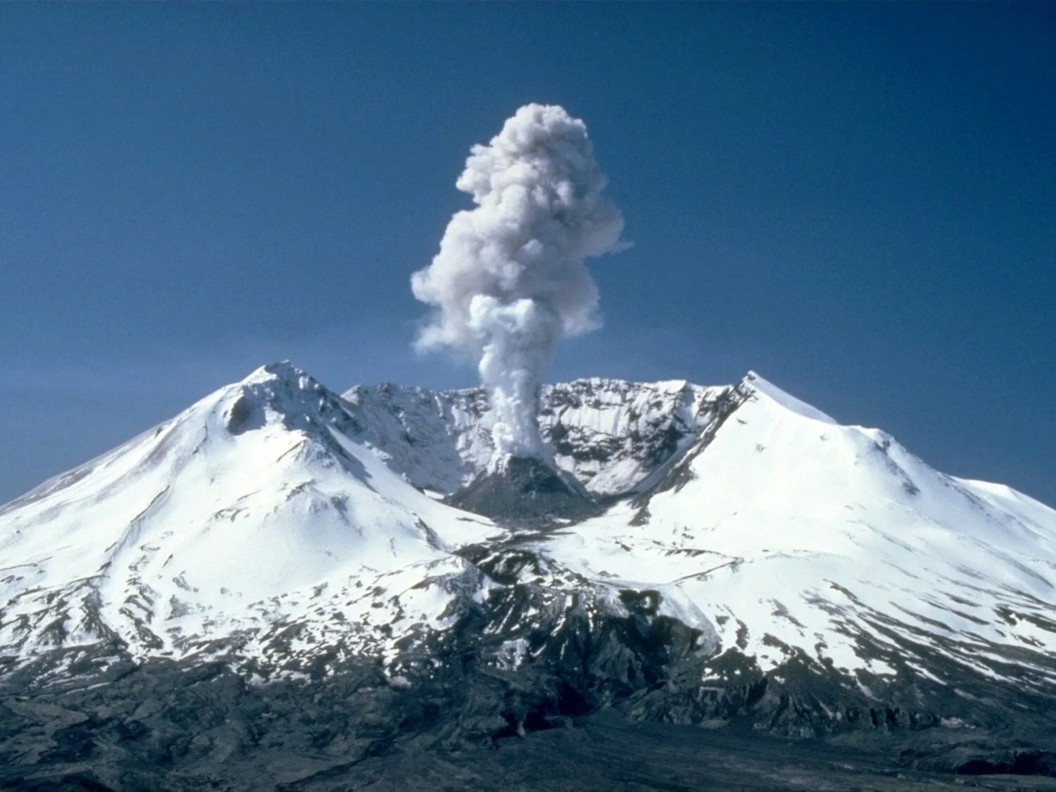 Mount St Helens - Image by WikiImages from Pixabay