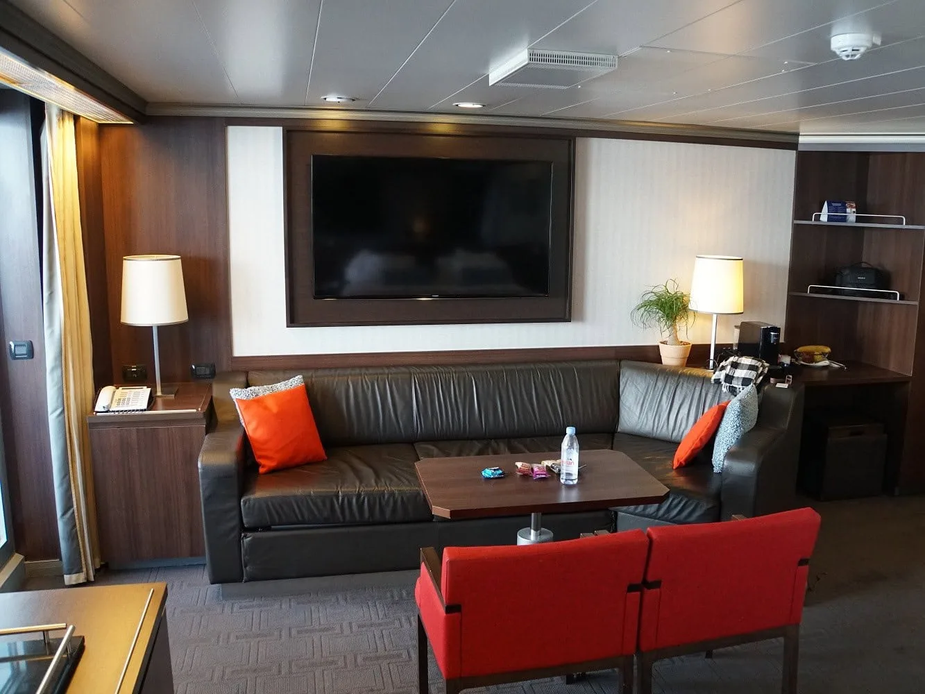 MS Nieuw Amsterdam - Neptune Suite Living - Image by Holidays Beckon