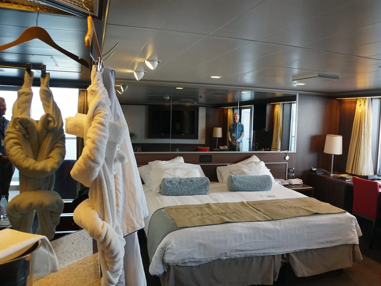 MS Nieuw Amsterdam - Towel Animal - Image by Holidays Beckon