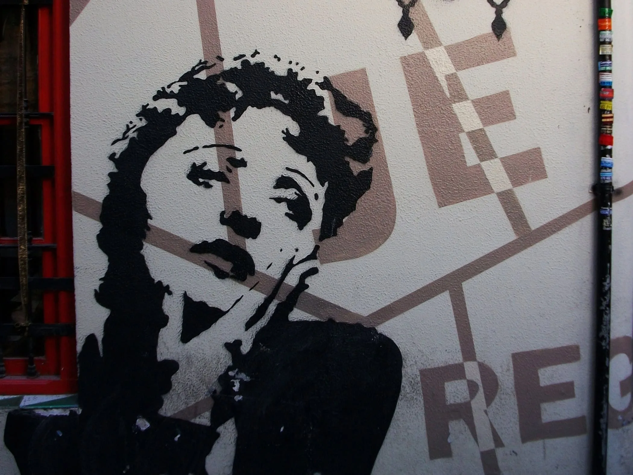 Edith Piaf - Image by Joanbanjo CC BY-SA 3.0 via Wikimedia Commons