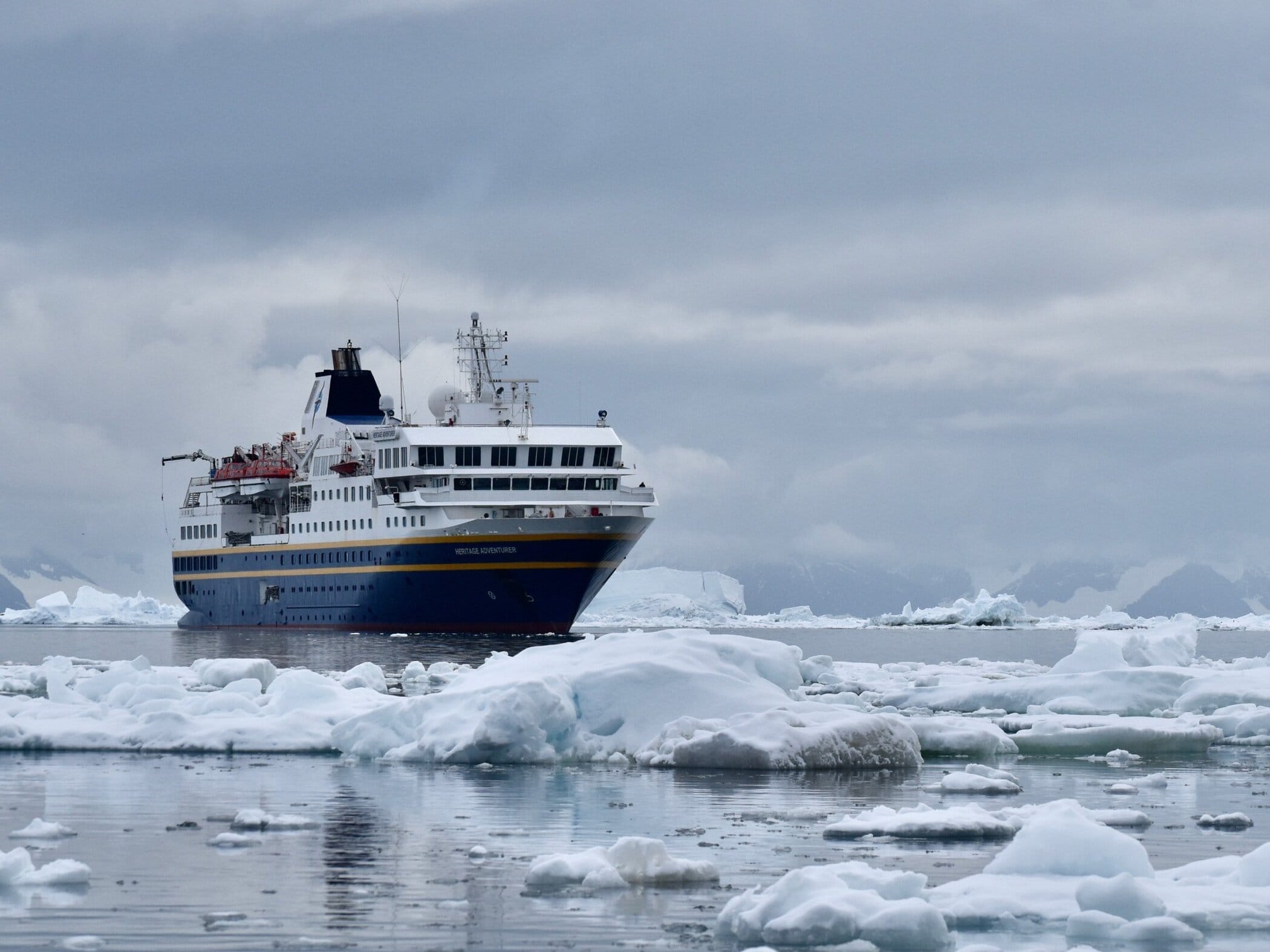 Heritage Adventurer Cape Adare © H.Dohn