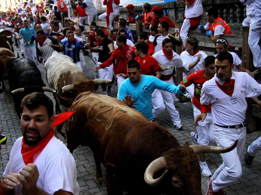 Los toros piden paso - Asier Solana Bermejo CC BY SA 2.0 via Wikimedia Commons