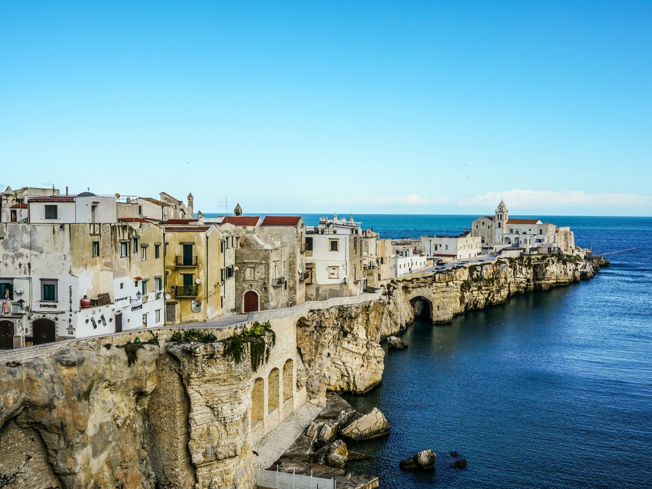 Puglia Vieste Gargano Foggia - Image by Chikashi Miyamoto on Unsplash