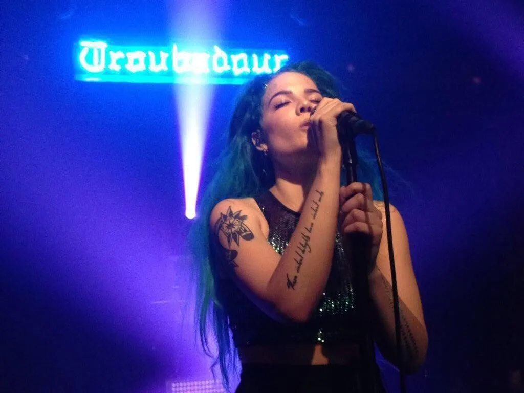 Halsey at the Troubadour - Image by Halseymusic17, CC BY-SA 4.0 via Wikimedia Commons