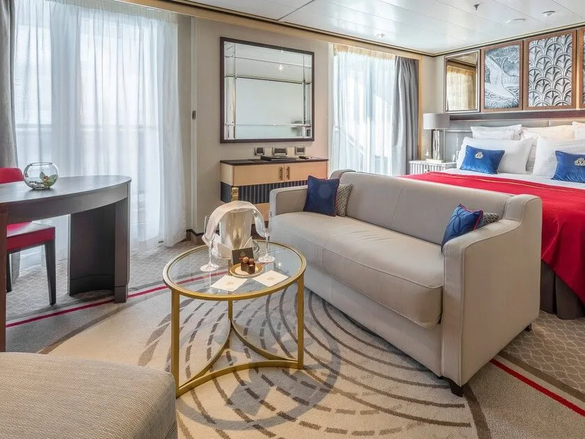 Queen Mary 2 Queens Suite Q6