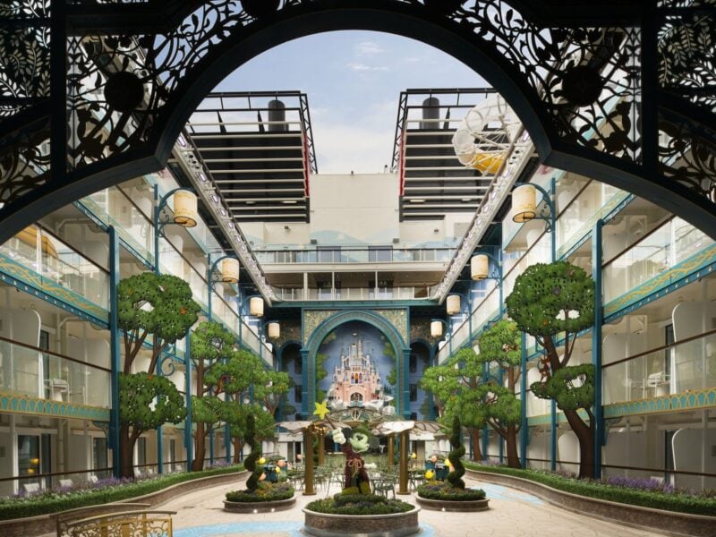 Disney Adventure Disney Imagination Garden