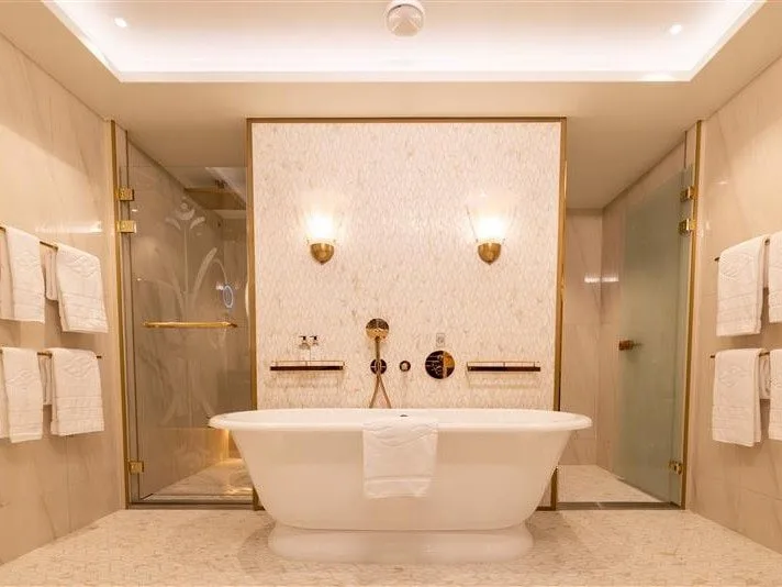 Disney Adventure Suite Bathroom