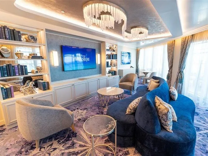 Disney Adventure Elsa Royal Suite